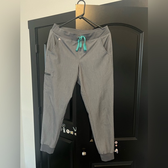 Figs graphite large Catarina top, medium Zamora joggers! - Picture 2 of 8